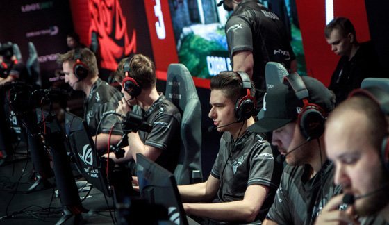 随即抬脚抽 随即抬脚抽